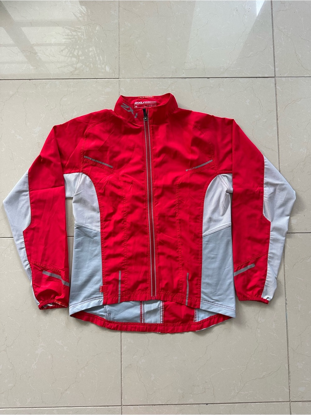 2XU Micro Climate Red and Grey Windbreaker Biking/Running Jacket szMedium